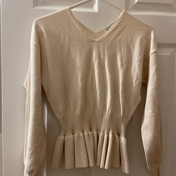 Frill sweater cozy - Picture 2 of 3